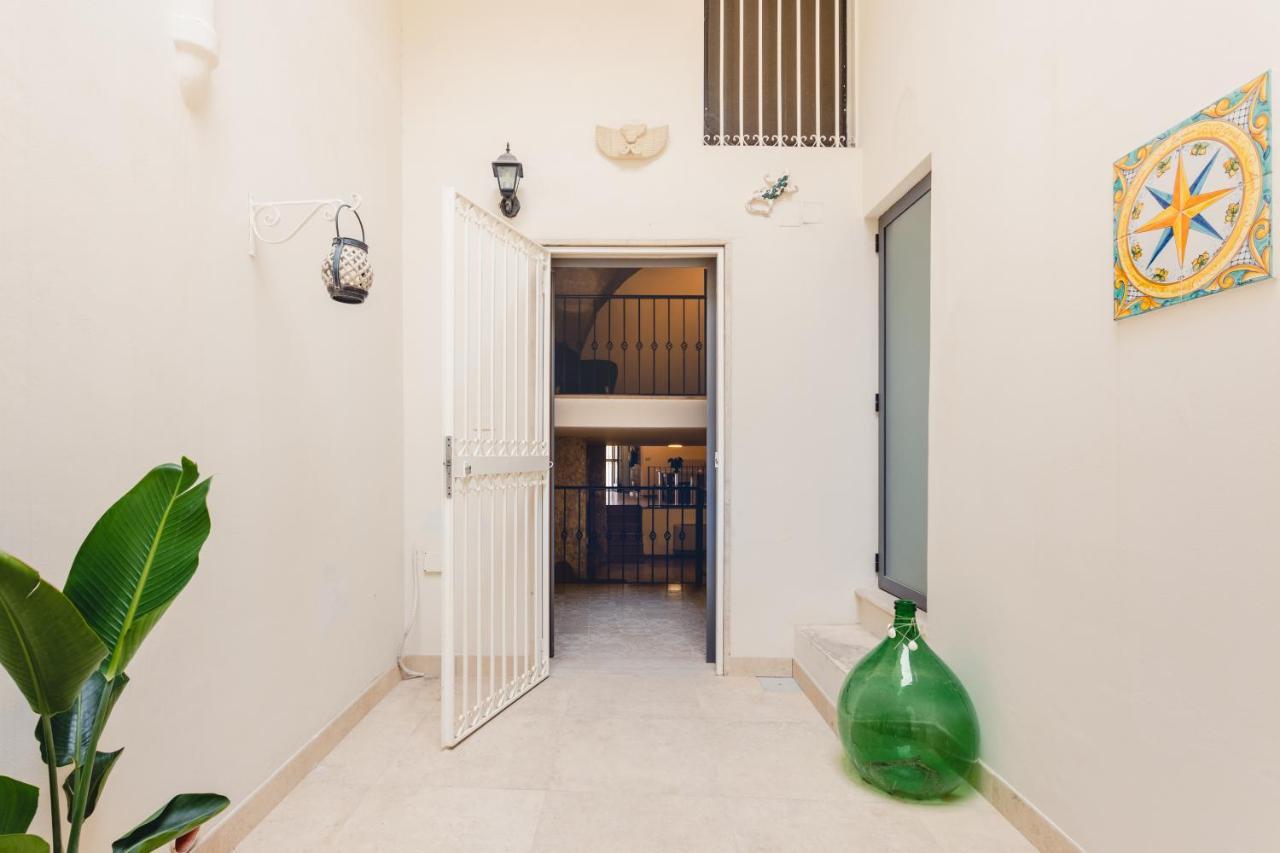 Convivo Apartment Palazzo Galateo Lecce Bagian luar foto